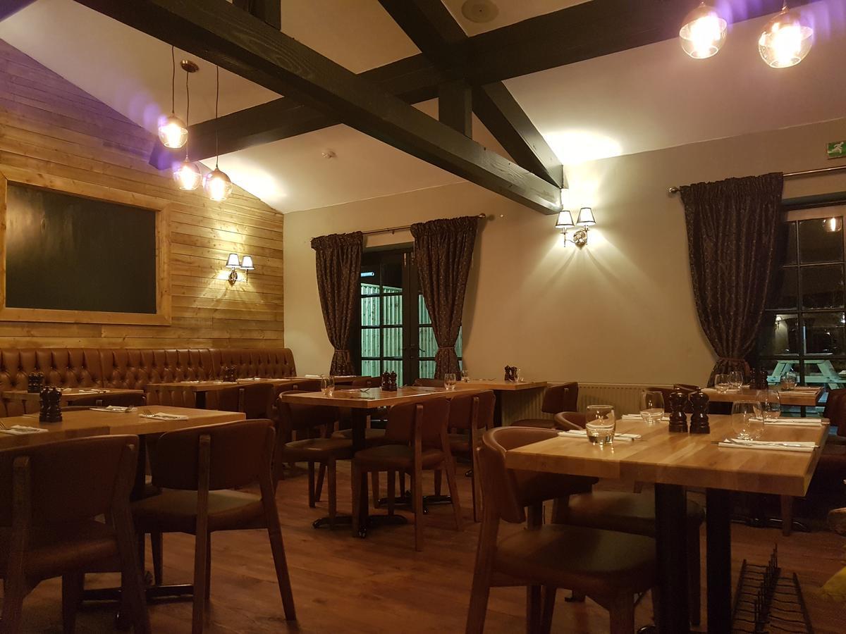 The Angel Inn Warminster Exterior foto
